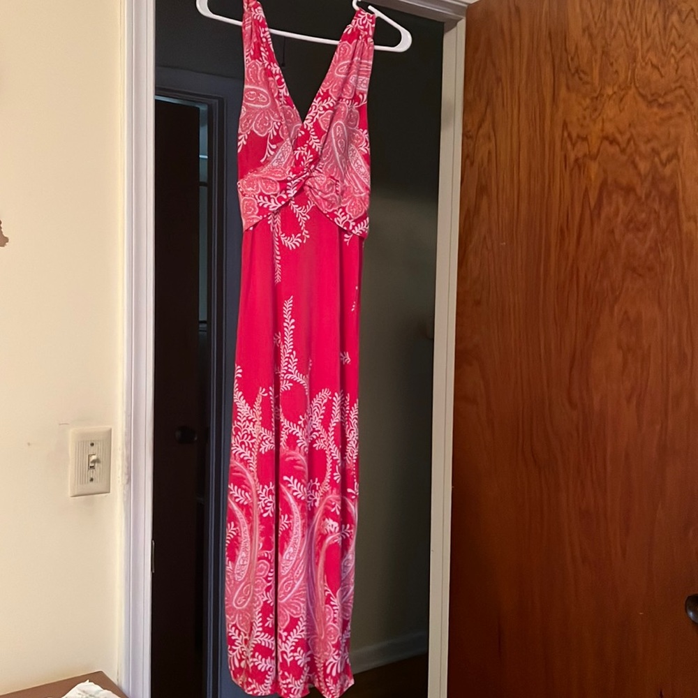 Woman’s Summer Maxi dress ( pink and white) Item is NWOT.